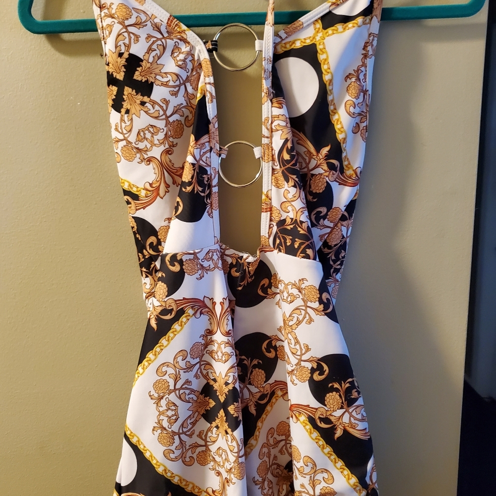NWOT SHEIN Tie around the back of neck romper - Picture 1 of 2